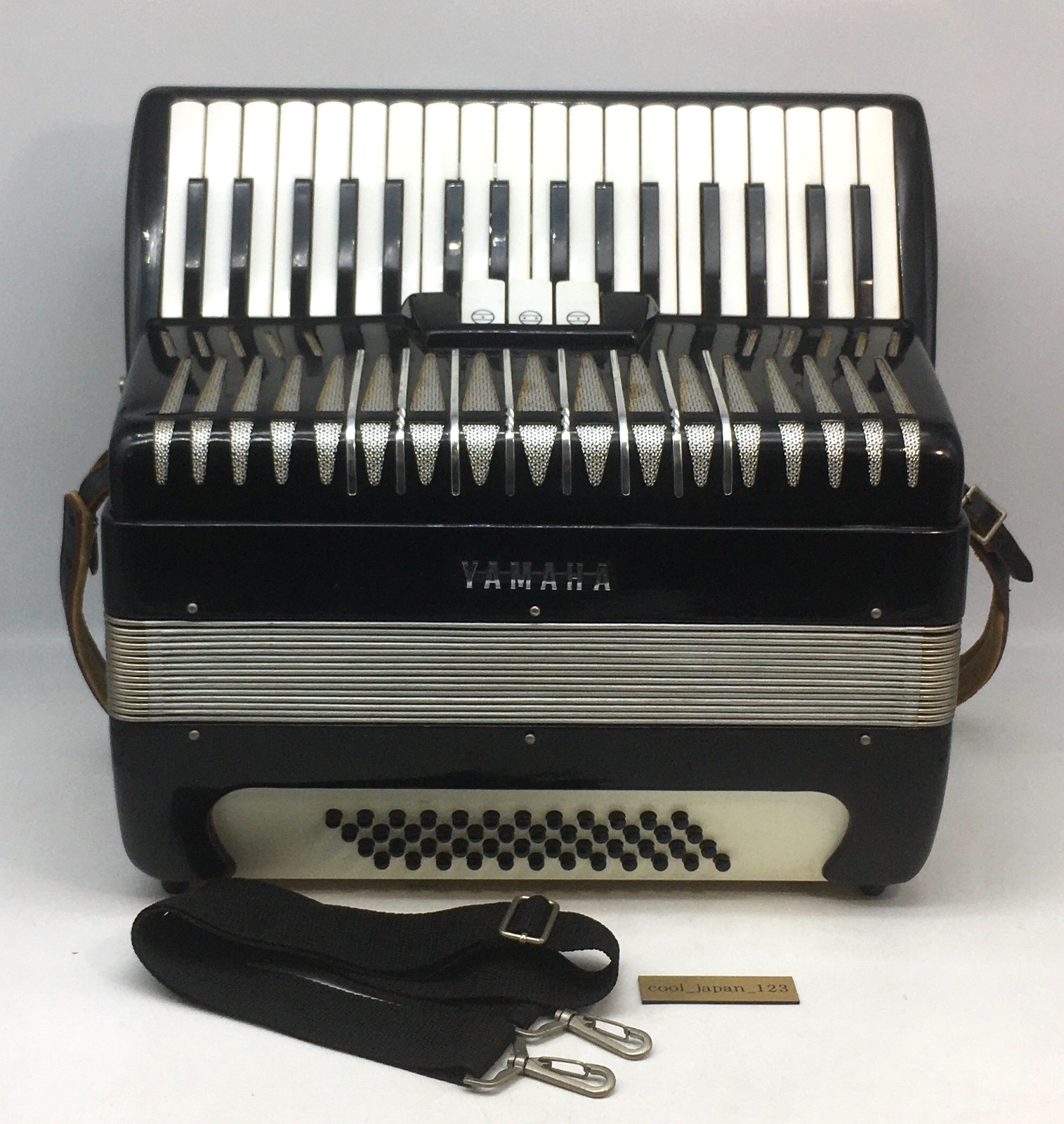 YAMAHA YA-48 アコーディオン 34鍵盤 48ベース レザーケース付 YAMAHA アコーディオン YA-48 黒 34鍵盤 48ベース ケース付き