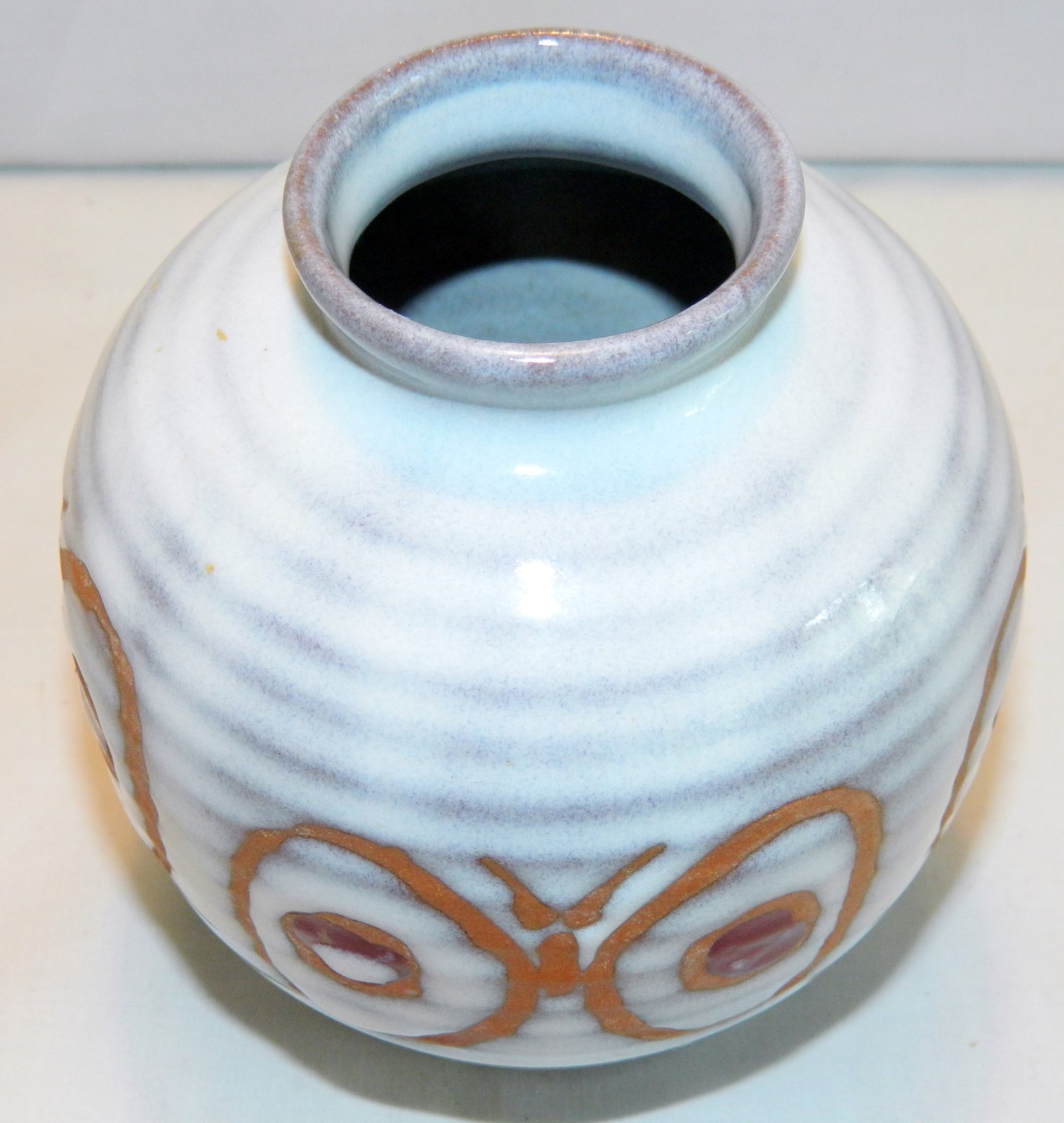 VINTAGE TAN, GRAY & WHITE ART POTTERY STONEWARE BUTTERFLY VASE –MADE IN JAPAN