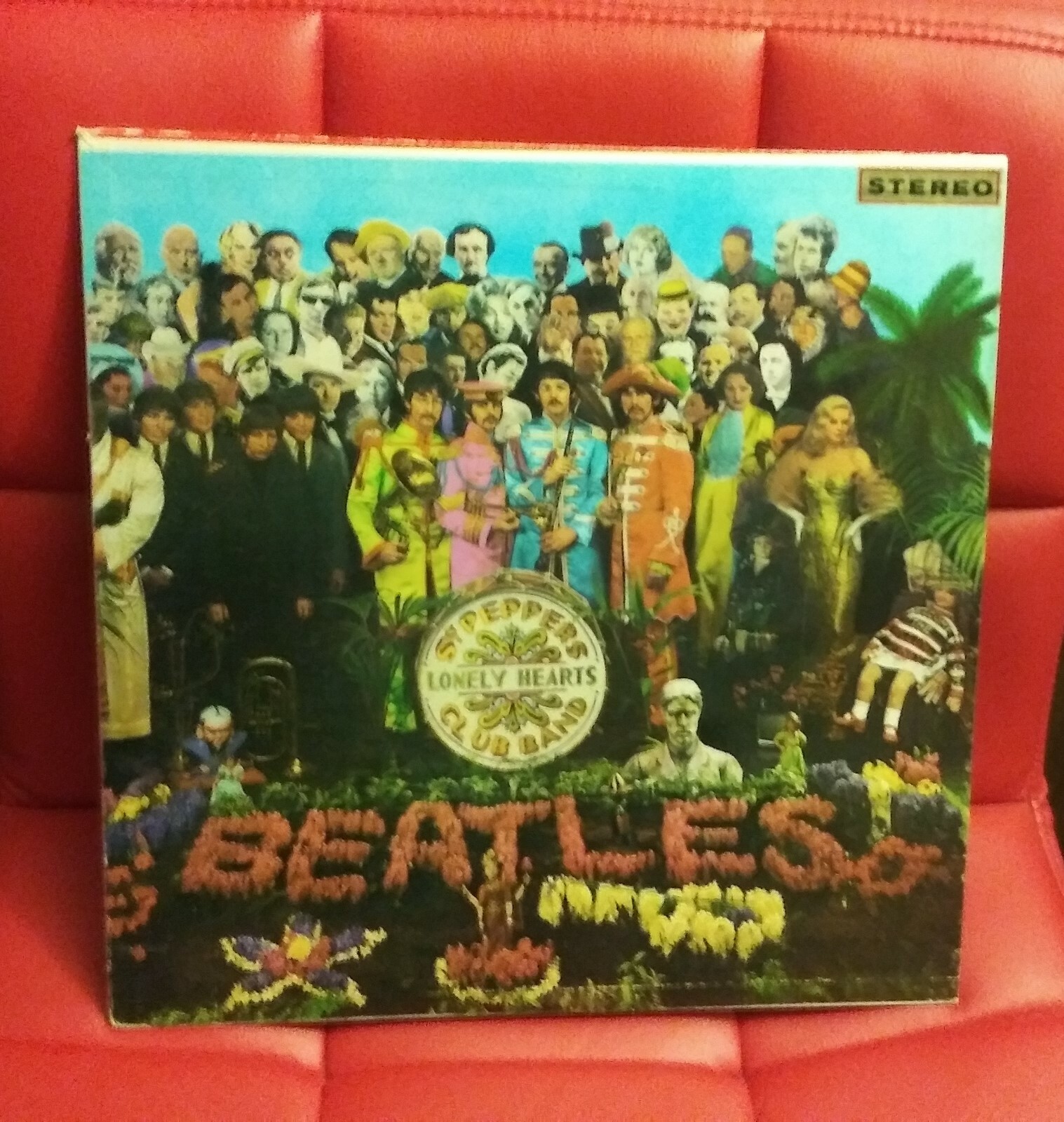 BEATLES★SGT. Pepper's Lonely Hearts Club OS01OTAyLmpwZWc.jpeg