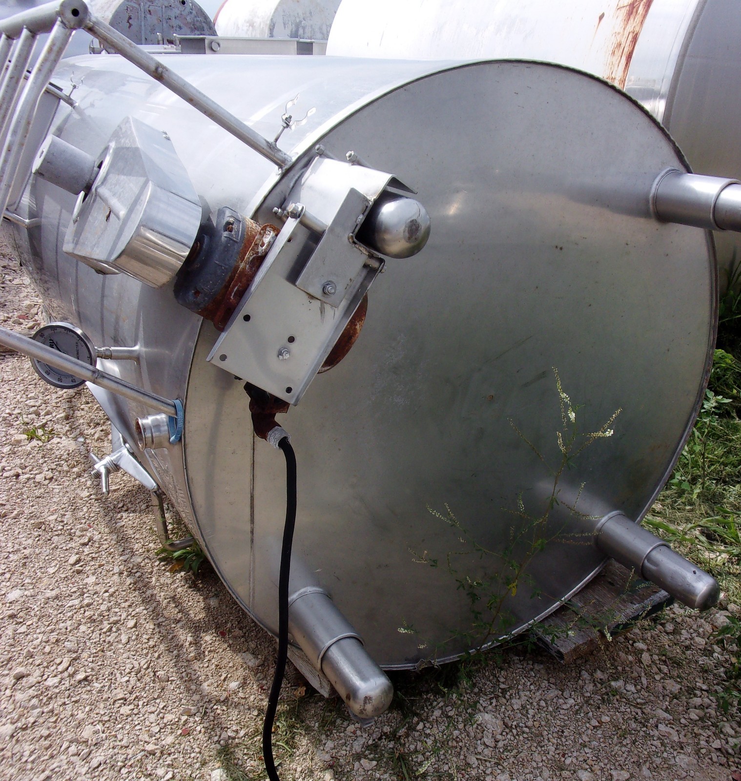 1000 Gallon Dairycraft Silo Insulated Agitated Stainless Steel Vertical Spacesav