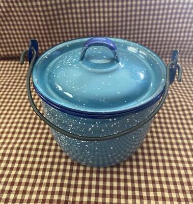 VINTAGE ROBIN EGG BLUE SPECKLE SMALL ENAMELWARE POT WLID, BAIL HANDLE NAVY TRIM