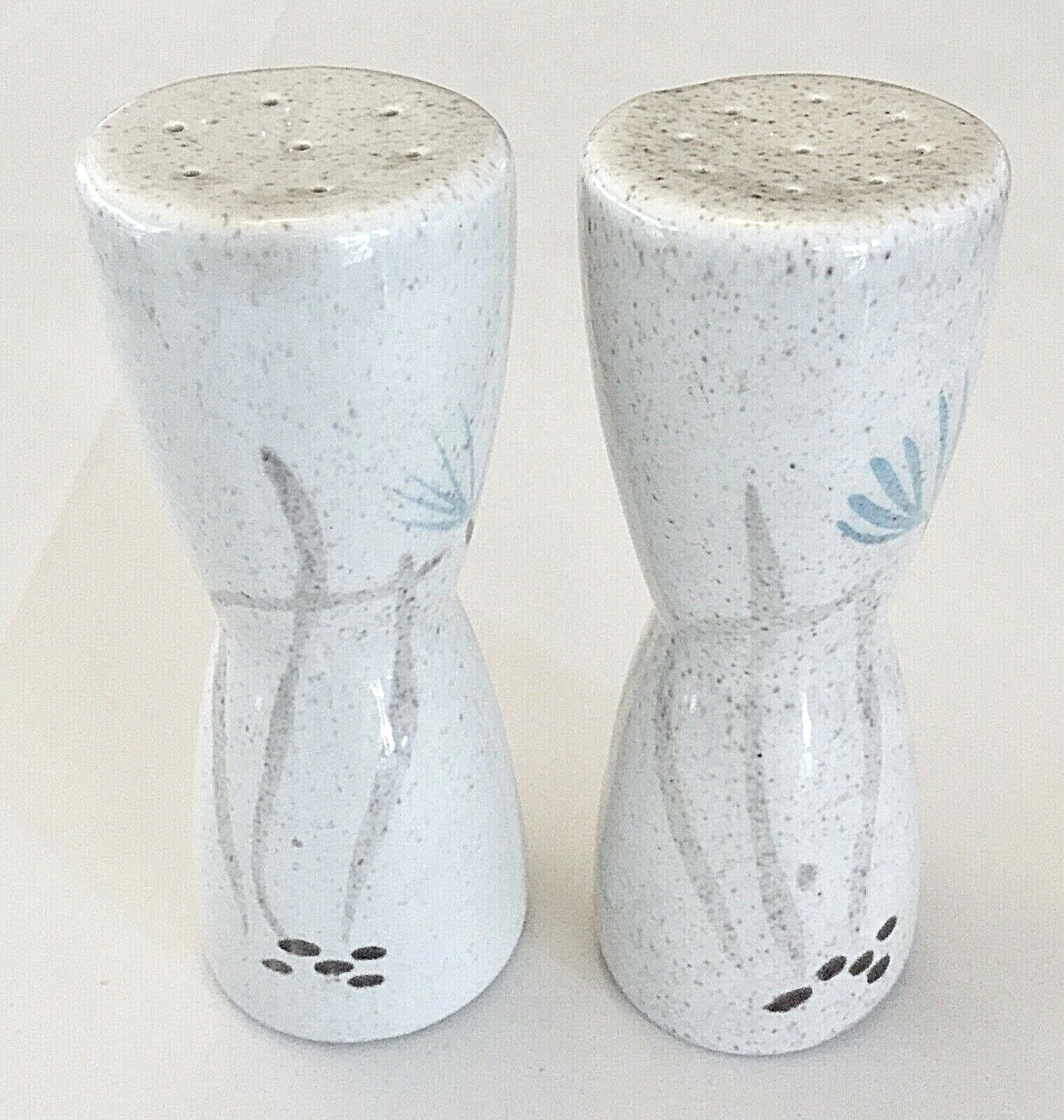 VINTAGE RED WING BOB WHITE HANDPAINTED QUAIL PATTERN SALT & PEPPER SHAKERS