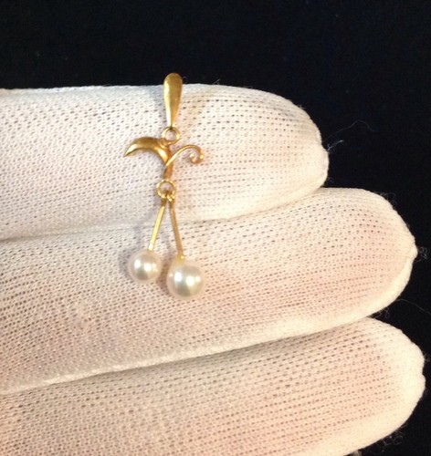18K Yellow Gold Petite Pendant Set With Two Small White Pearls