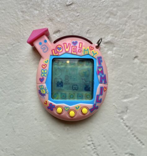 Tamagotchi Connection V5 Love My Family Bandai Wiz 2004 HTF Tamagotchi Connection V5 Love My Family Bandai Wiz 2004 HTF