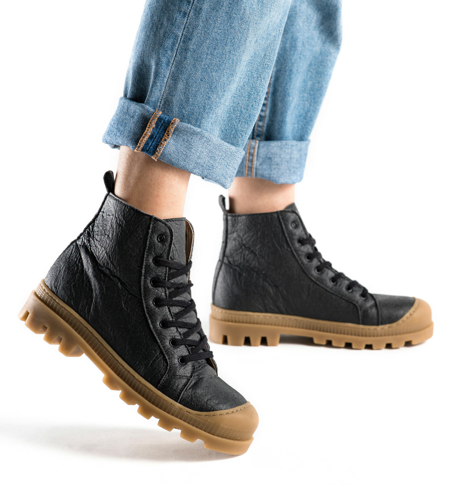 NAE VEGAN KNÖCHEL STIEFEL GEFÜTTERT HIG-TOP SNEAKER AUS ANANASFASERN MIT SCHNÜRUNG