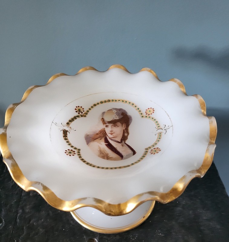 Opaline Blanche Baguier Ã©LÃ©Gant Napoleon Iii /Decor Femme ÃLÃ©Gante Dorures 11 Cm
