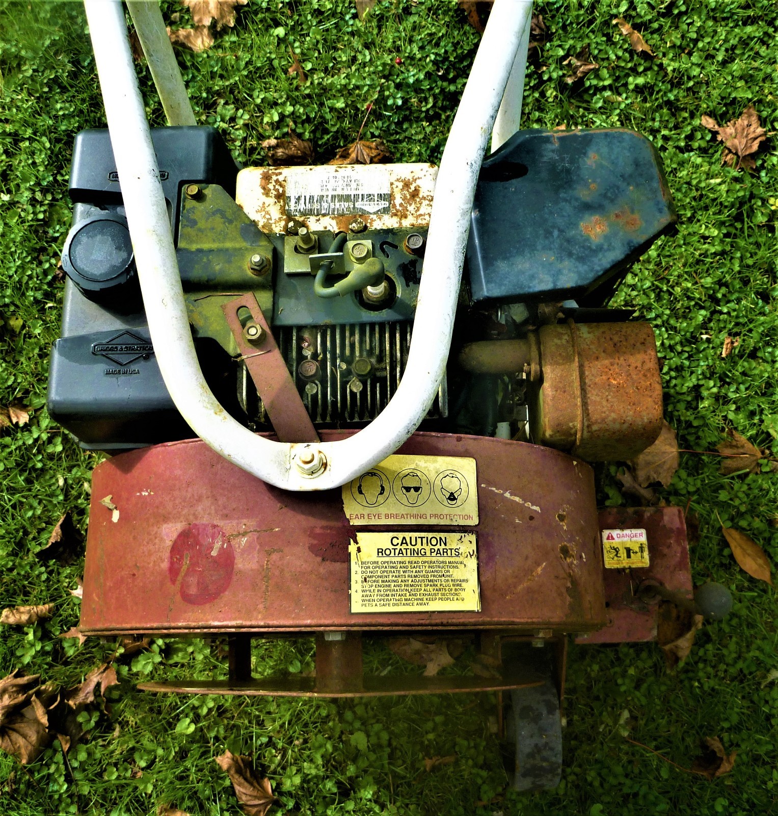 GIANT-VAC LEAF BLOWER 8 H.P. INDUSTRIAL BRIGGS AND STRATTON MOTOR