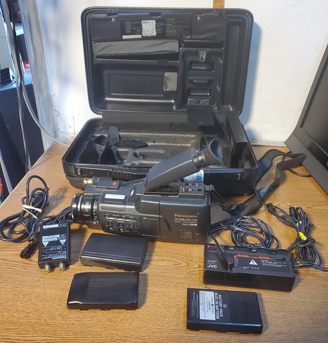 Panasonic NV-M33 VHS-Cムービーカメラ　ジャンク品 ◇光学機器 ｜VHS-C ムービーカメラ｜Panasonic パナソニック NV
