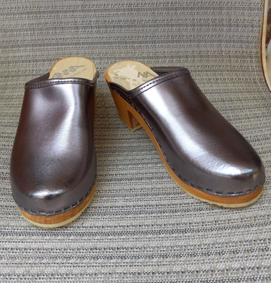 Anna Swedish Clogs Inc Women s 8 38 Pewter Leather Sweden eBay