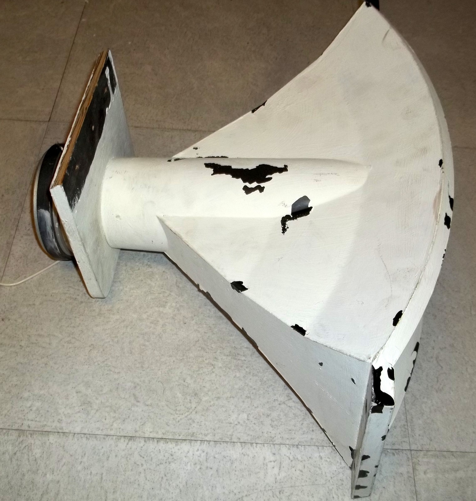 VINTAGE COMPOSITE HORN WITH UNIVERSAL ELECTRONICS SKOKIE ILL. 16 OHMS APPOX 1959