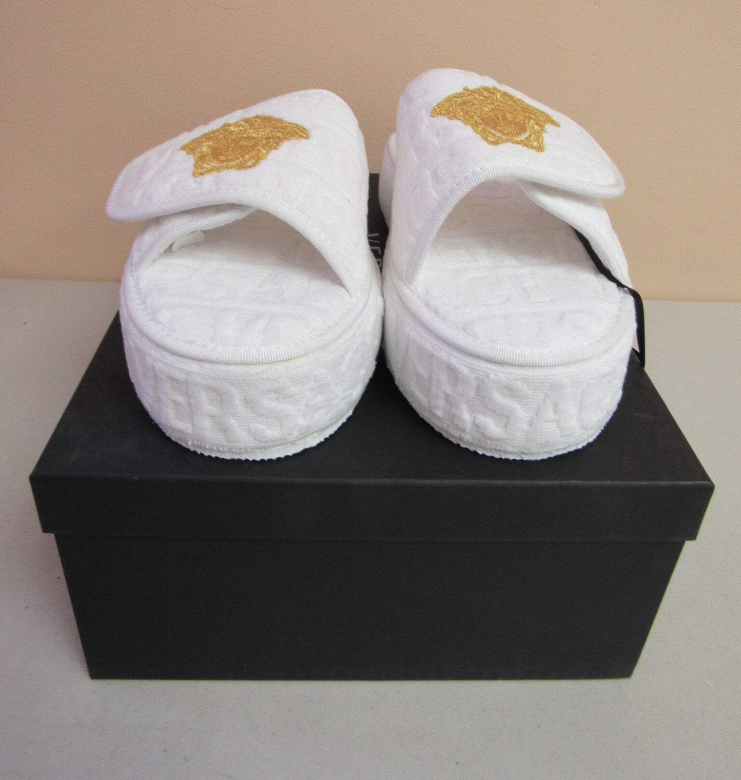 VERSACE 25SS メドゥーサ グレカ エンボッシング スリッパ Versace Medusa Embroidered Slippers M3 237- | eBay