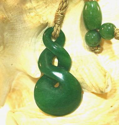 22MM 3D CARVED GREEN JADE MAORI PIKORUA DOUBLE TWIST ETERNAL FRIENDSHIP NECKLACE