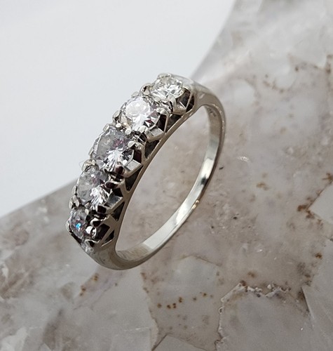 J⭐︎J 14k .585 Gold .5 ctw 5 Diamond Row Anniversary Wedding Band