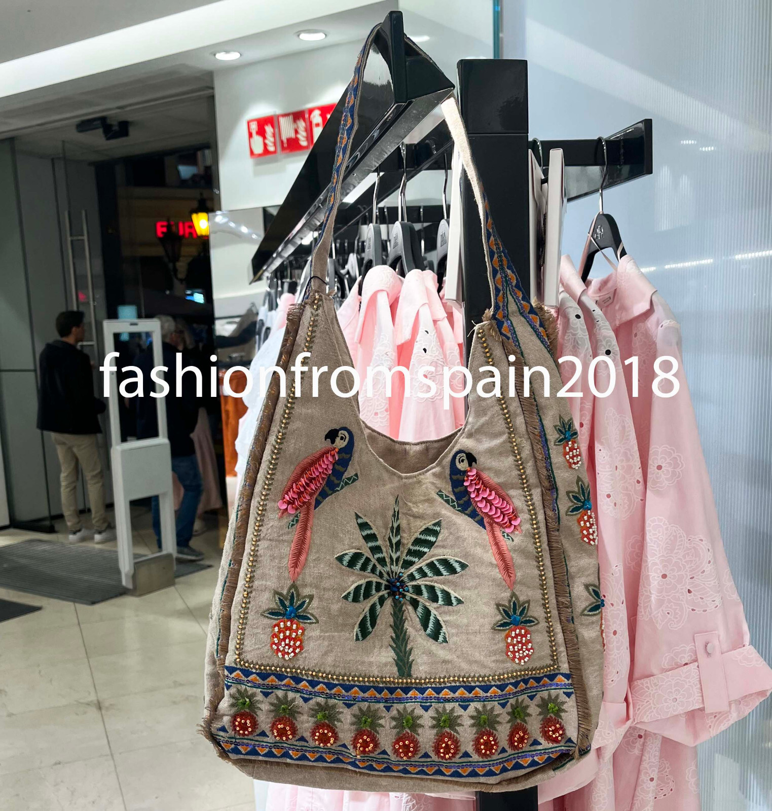 ZARA【NEW】EMBROIDERED DETAIL TOTE BAG ZARA WOMAN NWT SS25 CONTRAST EMBROIDERY QUILTED BAG ECRU