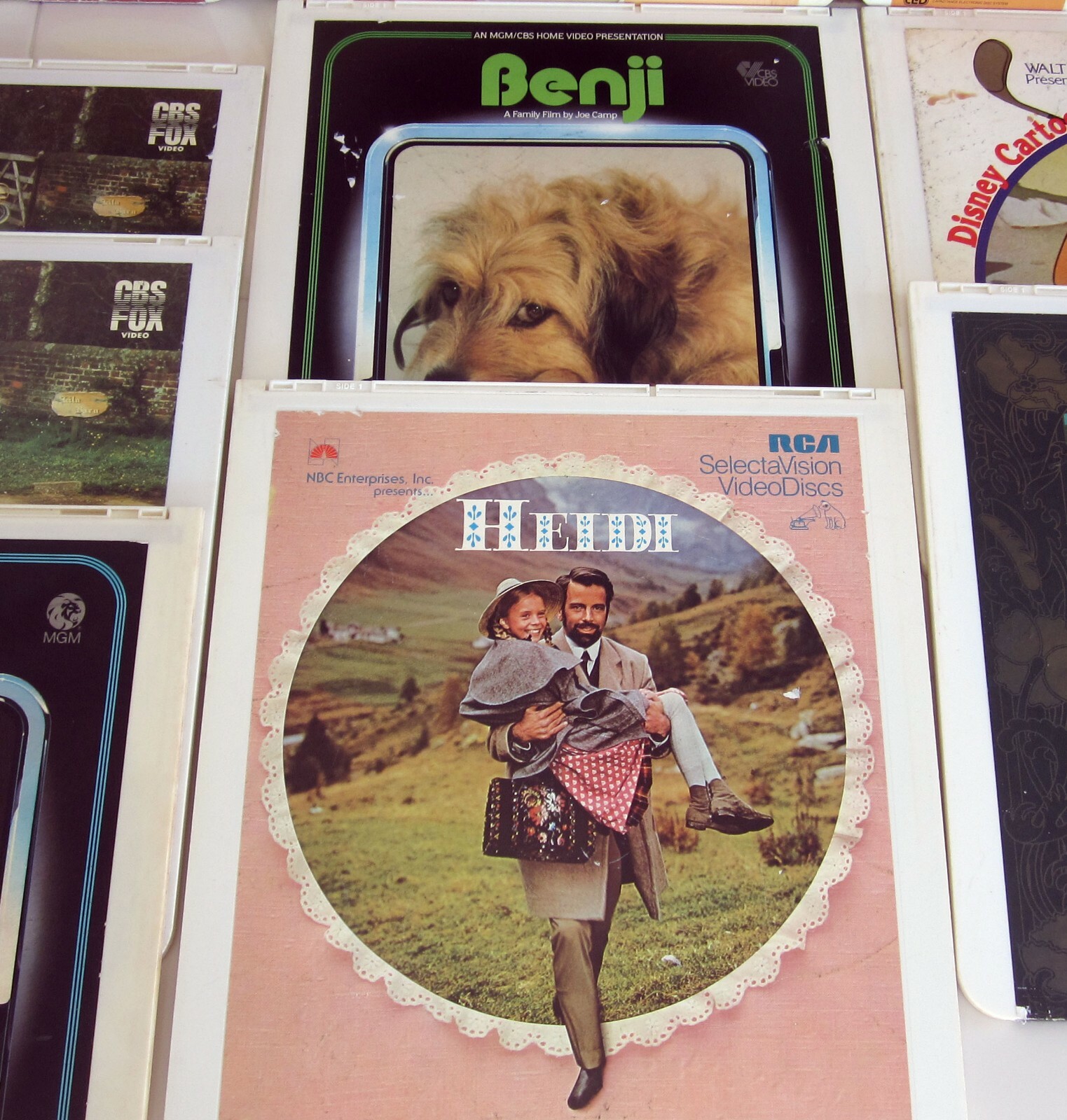 CED VideoDisc 13 DISC Lot - Movies Disney Chitty Bang Heidi Tom Jerry Kidnapped