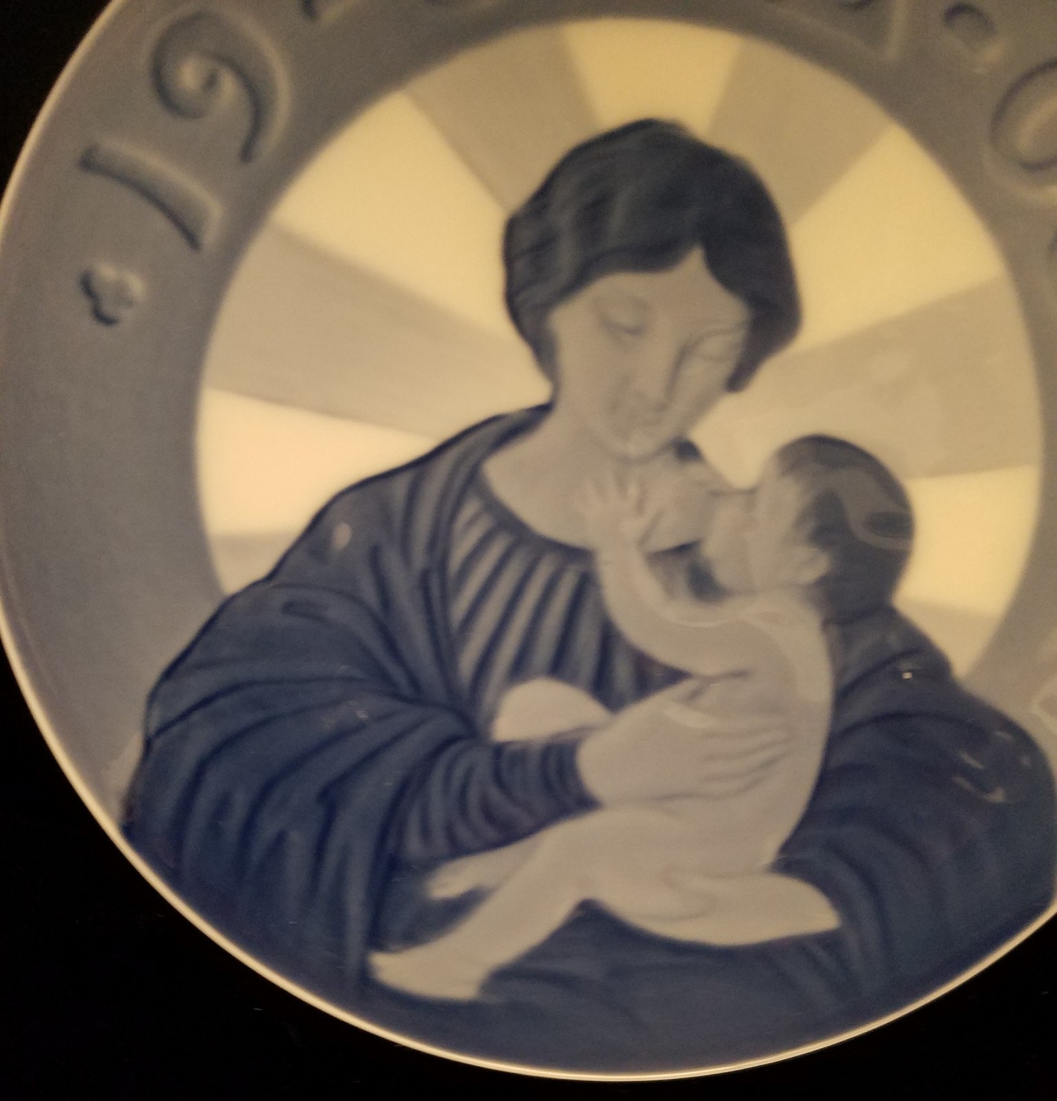 Royal Copenhagen Denmark 1908 Jul Christmas Madonna & Child Plate - 1st Plate