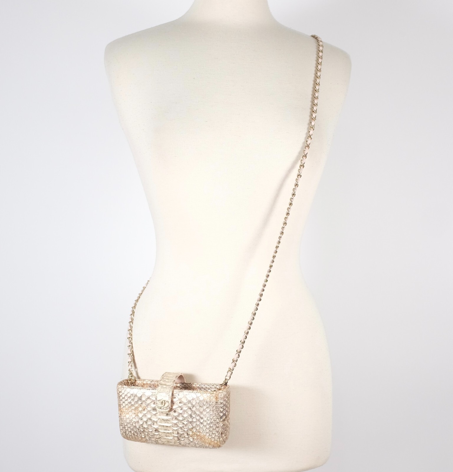 バッグ・カバンその他 SECRET PON-PON Woman Mini bag Gold SPARKLING PHONE CASE GOLD SECRET PON-PON Woman Mini bag Gold SPARKLING PHONE CASE GOLD