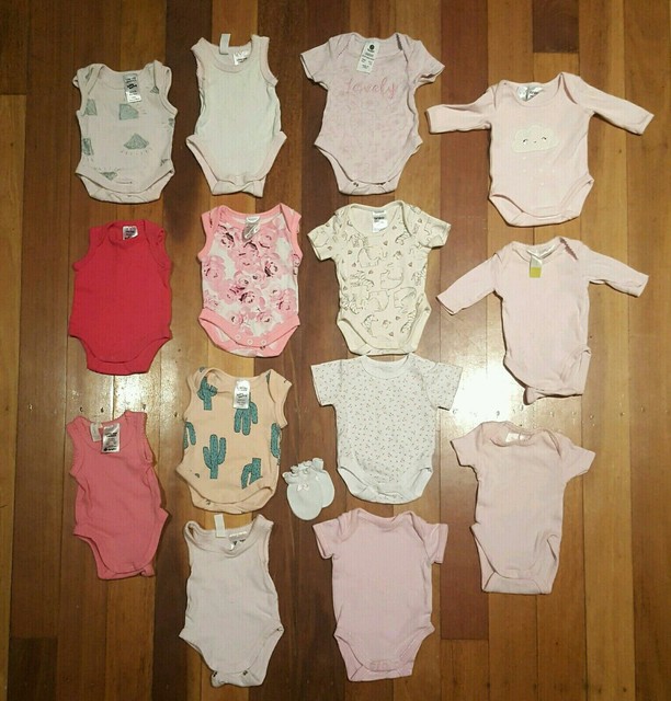 tiny baby clothes 00000
