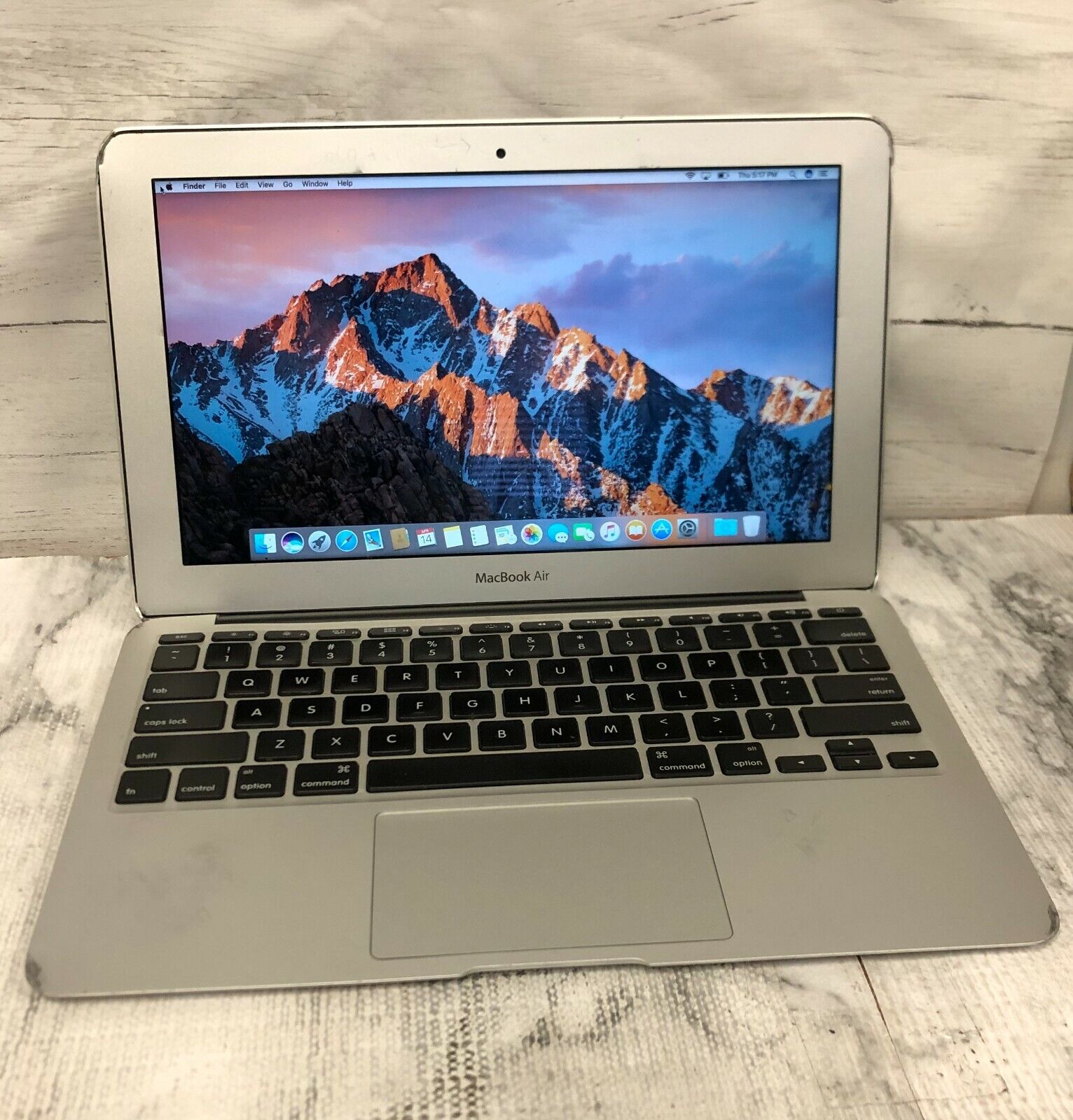 DENTS-Apple MacBook Air 11-Inch Mid 2011 i5 1.6GHz 4GB RAM 64GB SSD macOS Sierra DENTS-Apple MacBook Air 11-Inch Mid 2011 i5 1.6GHz 4GB RAM 64GB SSD macOS Sierra