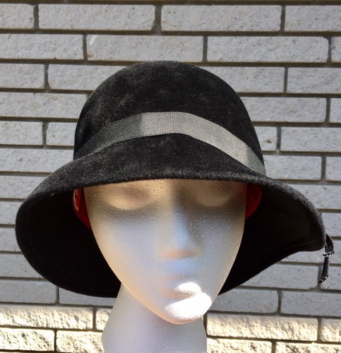 Vtg Women's Black Velvet Felt Cloche Cotillion Hat Ribbon Mr John Paris Original