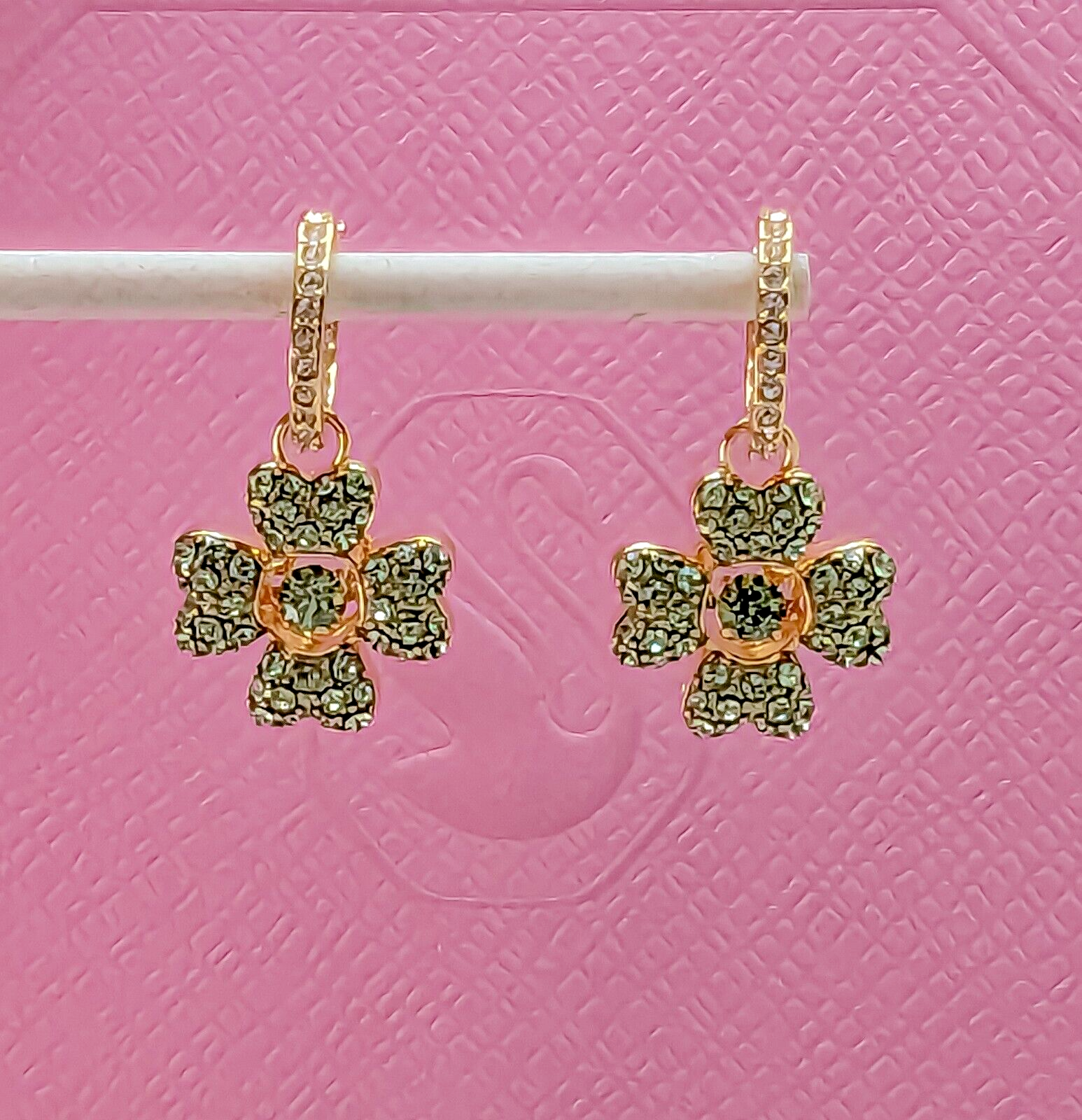 New 100% Authentic SWAROVSKI Green Clover Crystal Idyllia Hoops
