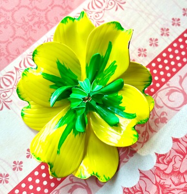 BRIGHT YELLOW & GREEN VINTAGE METAL ENAMEL FLOWER PIN,DOGWOOD BLOOM CURVY PETALS