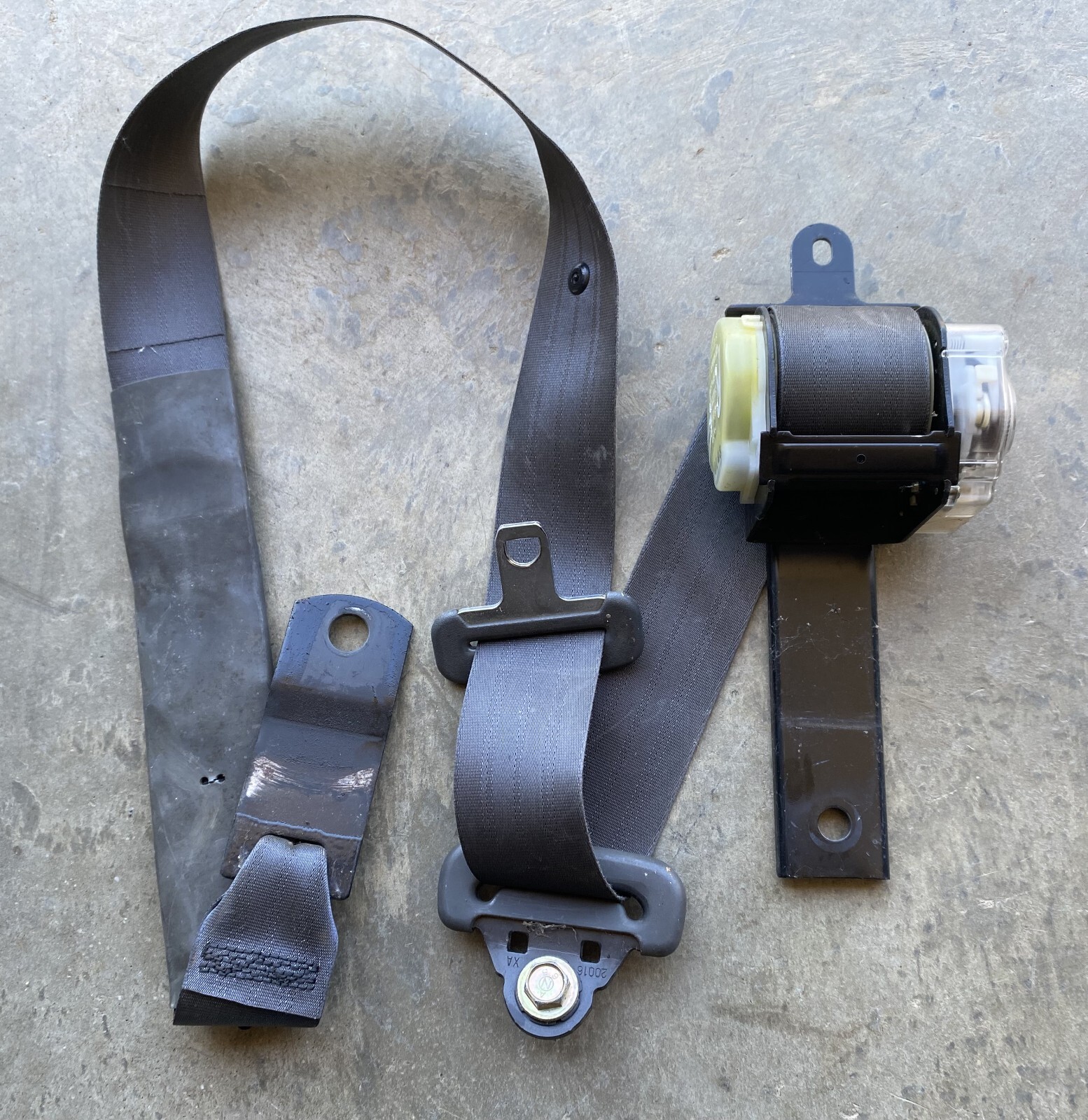 92-97 1996 ISUZU TROOPER RIGHT PASSENGER FRONT SEAT BELT