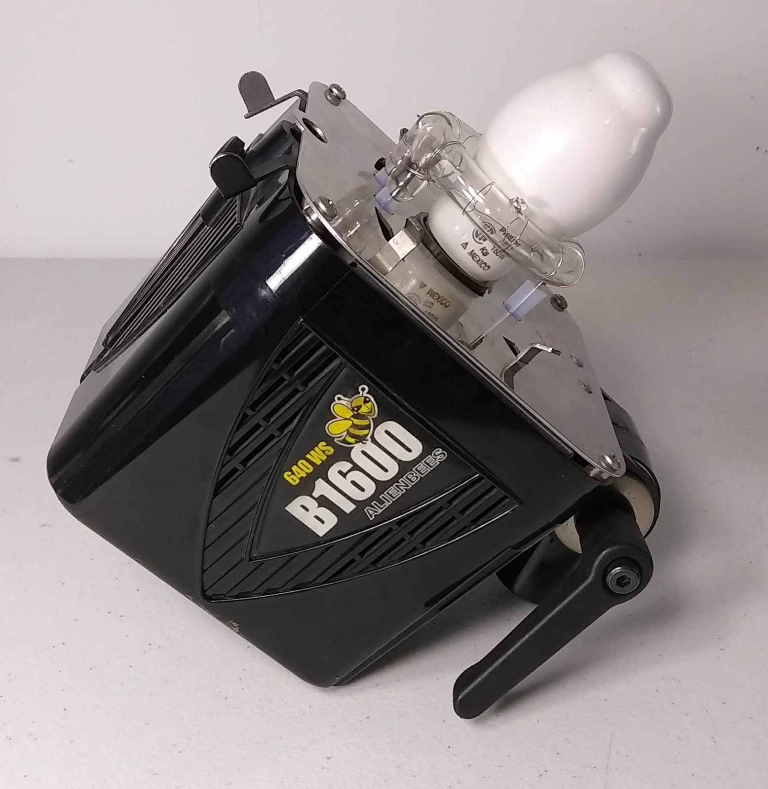 Paul C. Buff Alien Bees B1600 640w studio light black - Good condition!