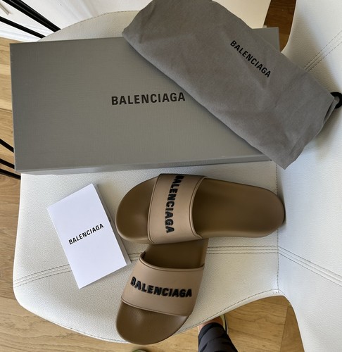 【Balenciaga】Pool ラバースライドサンダル 10mm、ベージュ Balenciaga】Pool ラバースライドサンダル 10mm、ベージュ