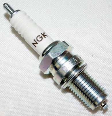 Pack of 4 NGK 2120 Standard Spark Plugs D8EA