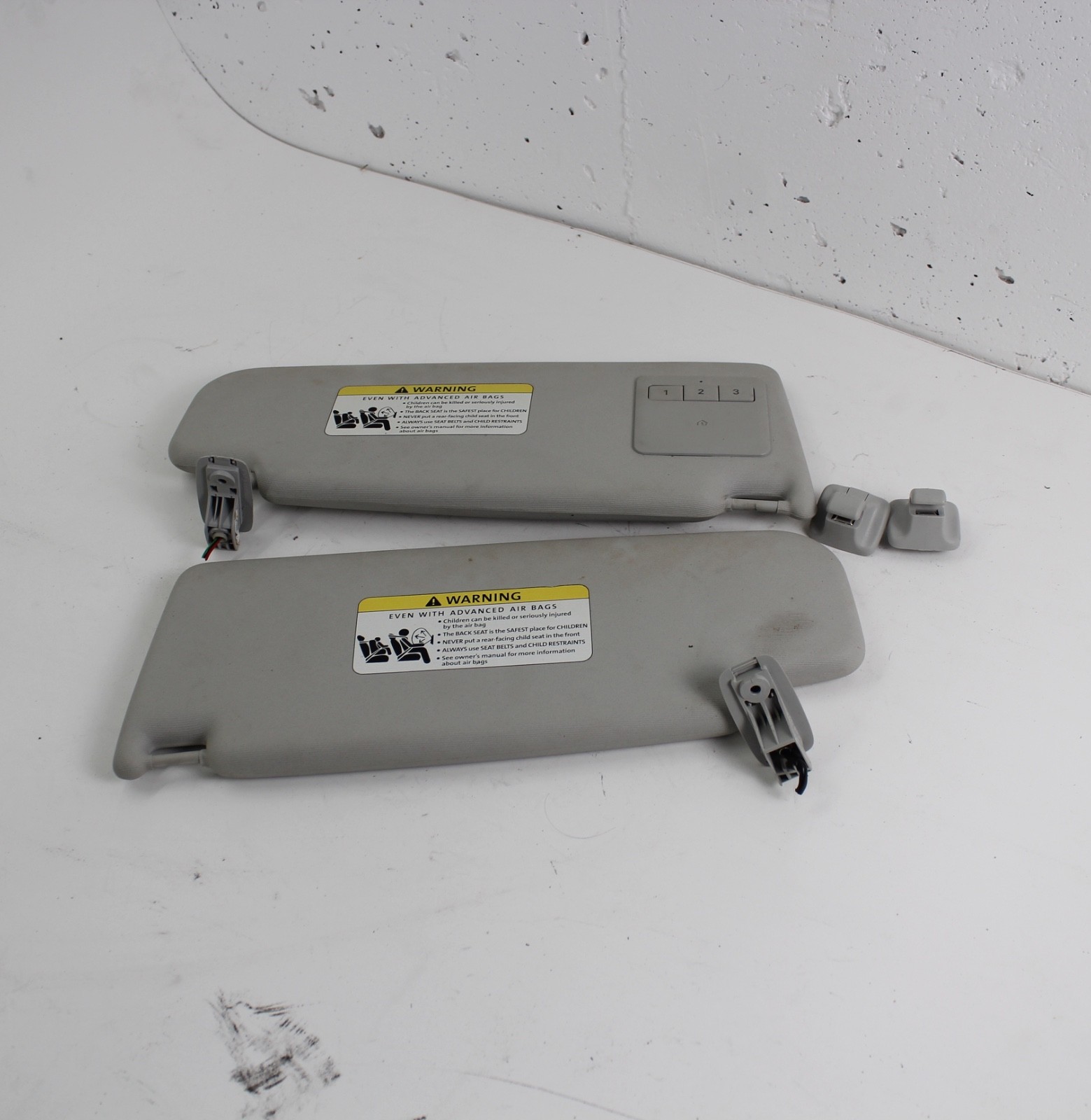 2012 Volkswagen Passat Sun Shade Visor Pair Left Right Illuminated OEM