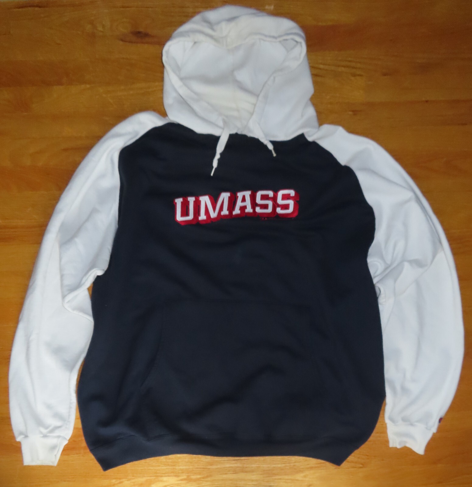 Vintage Champion Label - UMASS DARTMOUTH UNIVERSITY Vintage Champion Label - UMASS DARTMOUTH UNIVERSITY