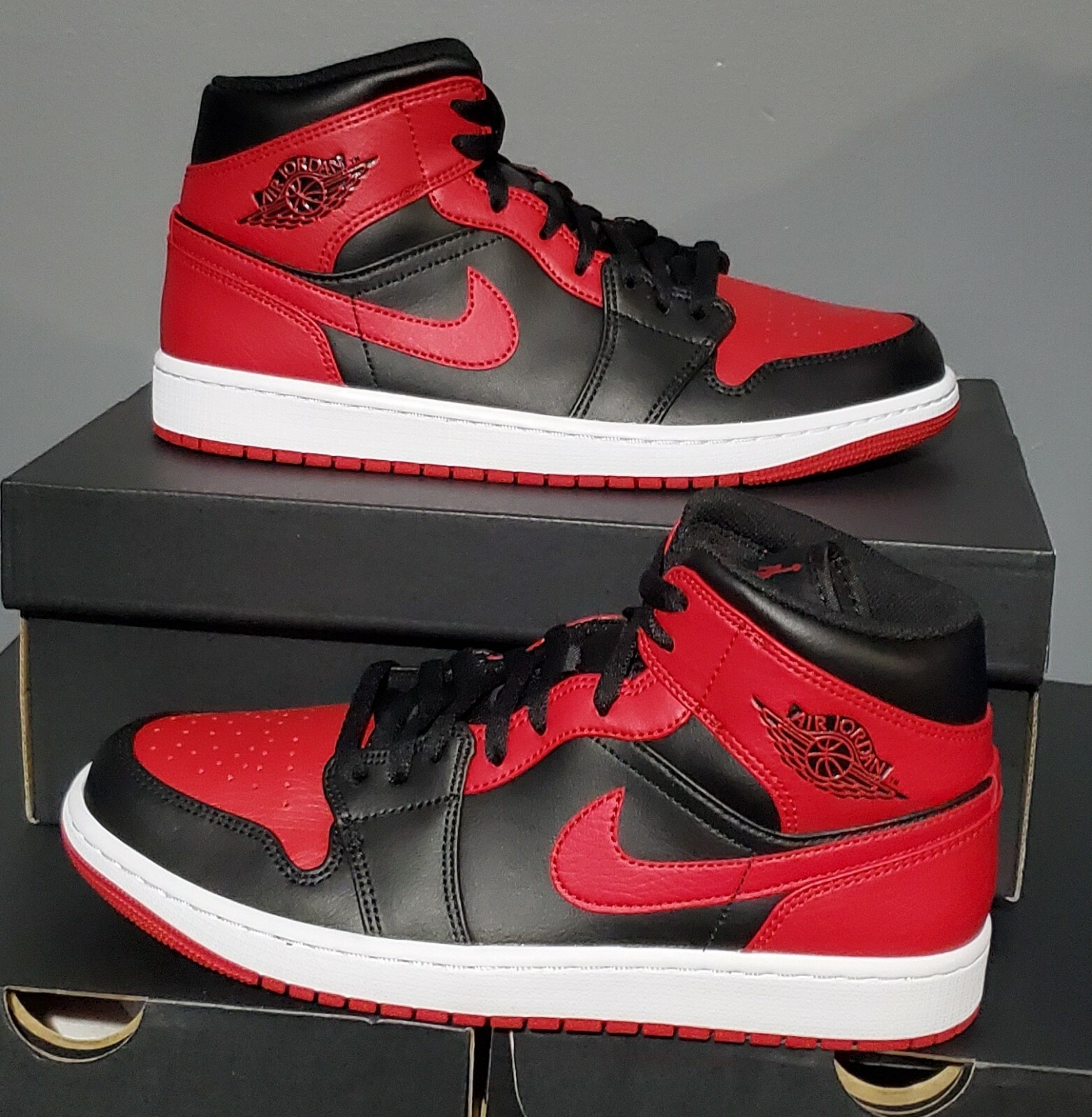 nike air jordan 1 mid reverse bred