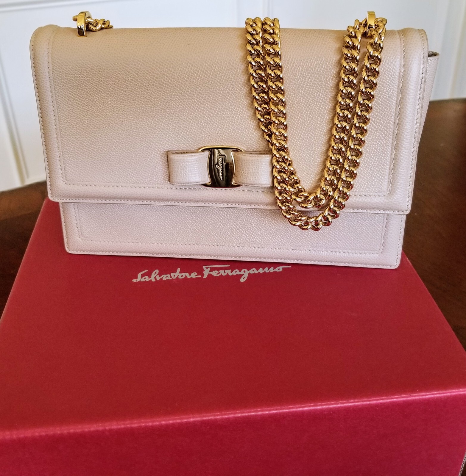 Salvatore Ferragamo☆VARA BOW ドット ショルダー/クロスバッグ SALVATORE FERRAGAMO Calfskin Vera Bow Mini Top Handle