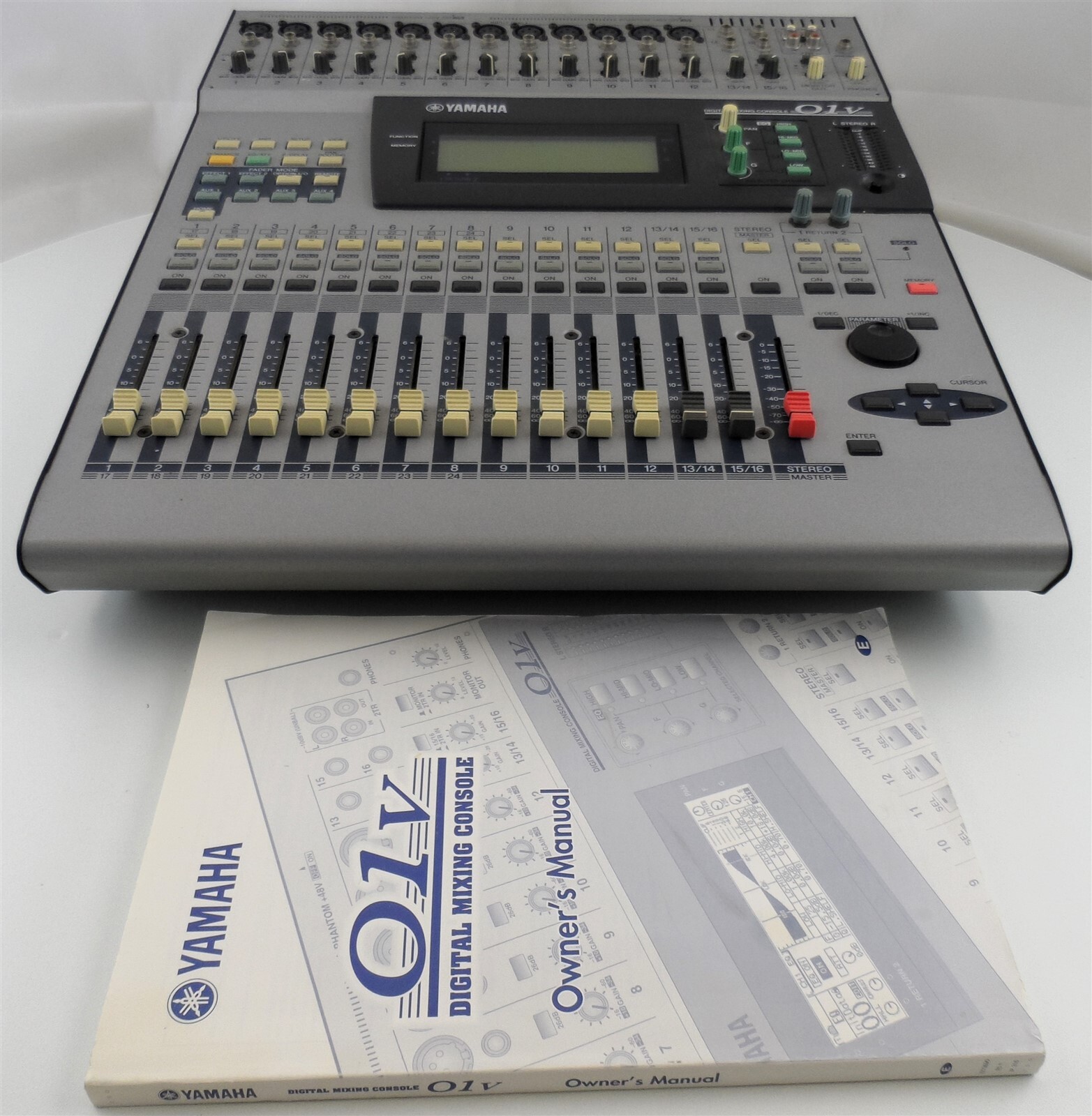 Yamaha 01V デジタルミキサー 16チャンネル Yamaha 01v 16-Channel Digital Recording Mixer Mixing Console