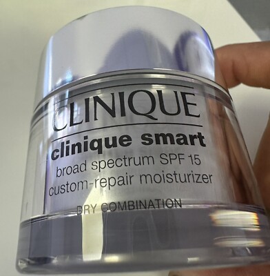 Clinique Smart Broad Spectrum SPF15 Repair Moisturizer 1.7oz /50 Ml +free Pouch