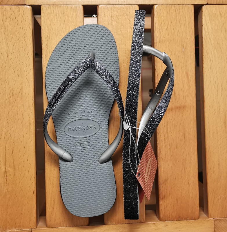Havaianas Kids Slim Sparkle Flip-Flops. Size 33-34 Sandals Grey. Thongs