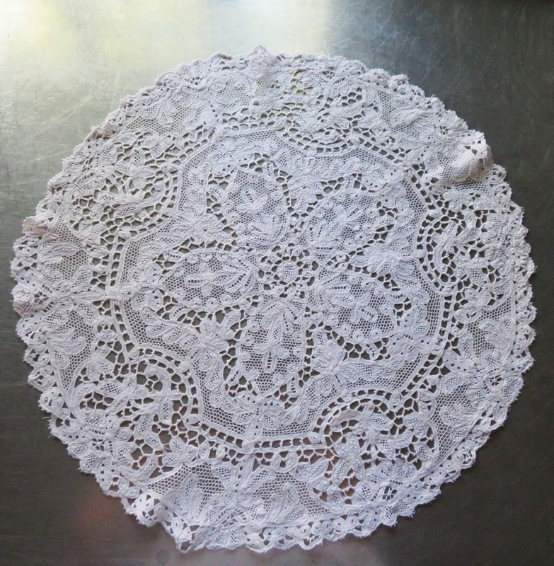 Napperon Ancien Dentelle Au Lacet BrodÃ© Main Ã: 52 Cm - Schneeberg Lace