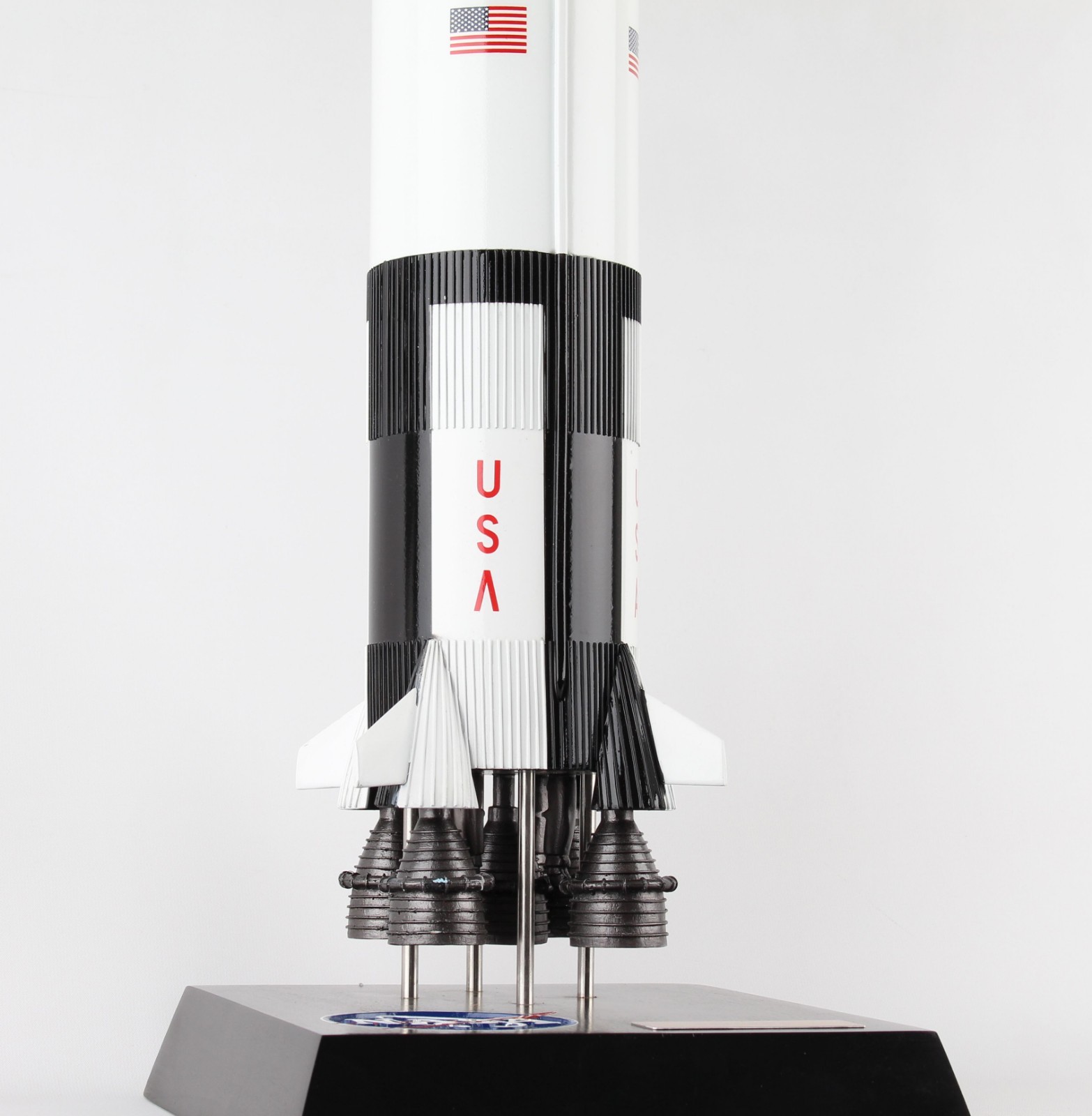 SATURN V - HUGE MODEL - 1/100 Scale Saturn V Rocket Model w/ NASA Logo on Stand