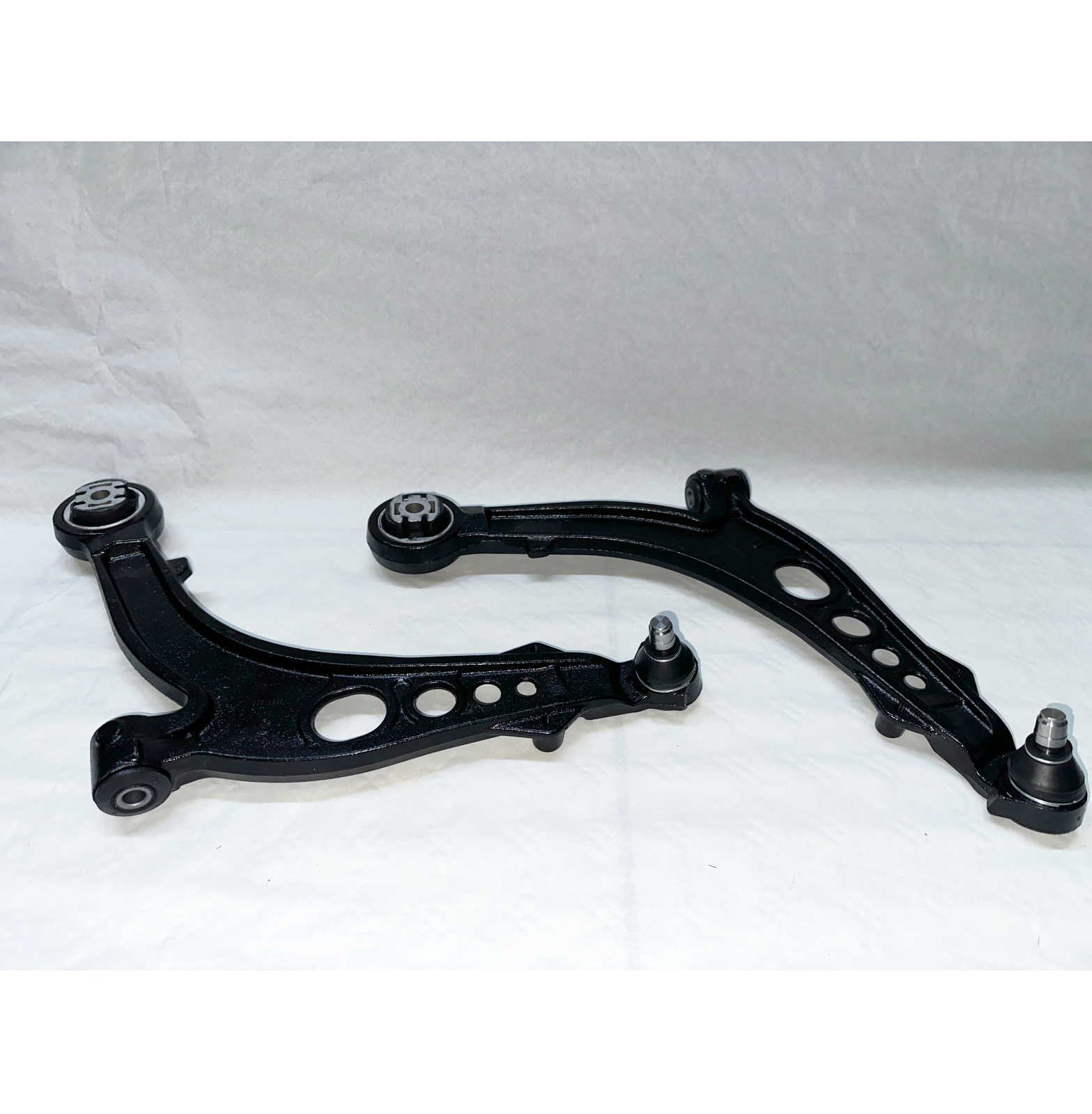 2 BRACCI SOSPENSIONE INFERIORI ANTERIORI FIAT IDEA LANCIA MUSA YPSILON 843