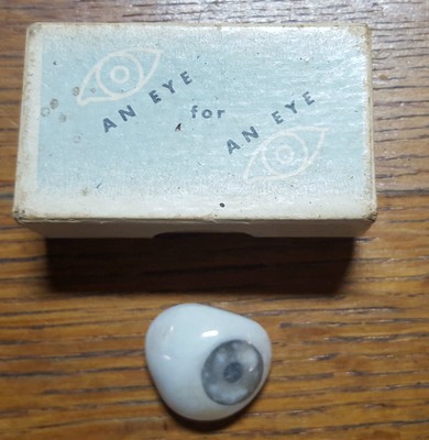 VINTAGE AMERICAN OPTICAL CO.   GLASS EYE~ORIGINAL BOX~AN EYE FOR AN EYE
