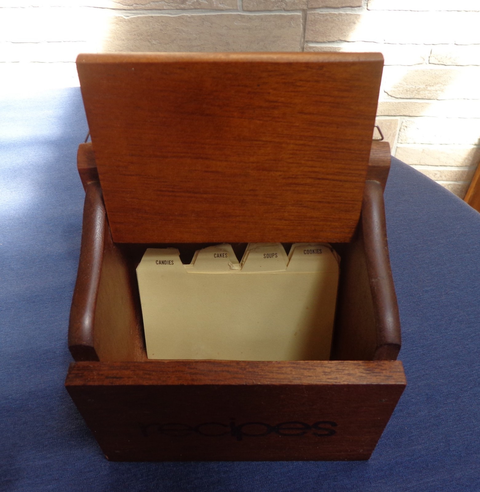 Vintage Wooden Wall Mount Recipe Box w/ Divider Cards NC
