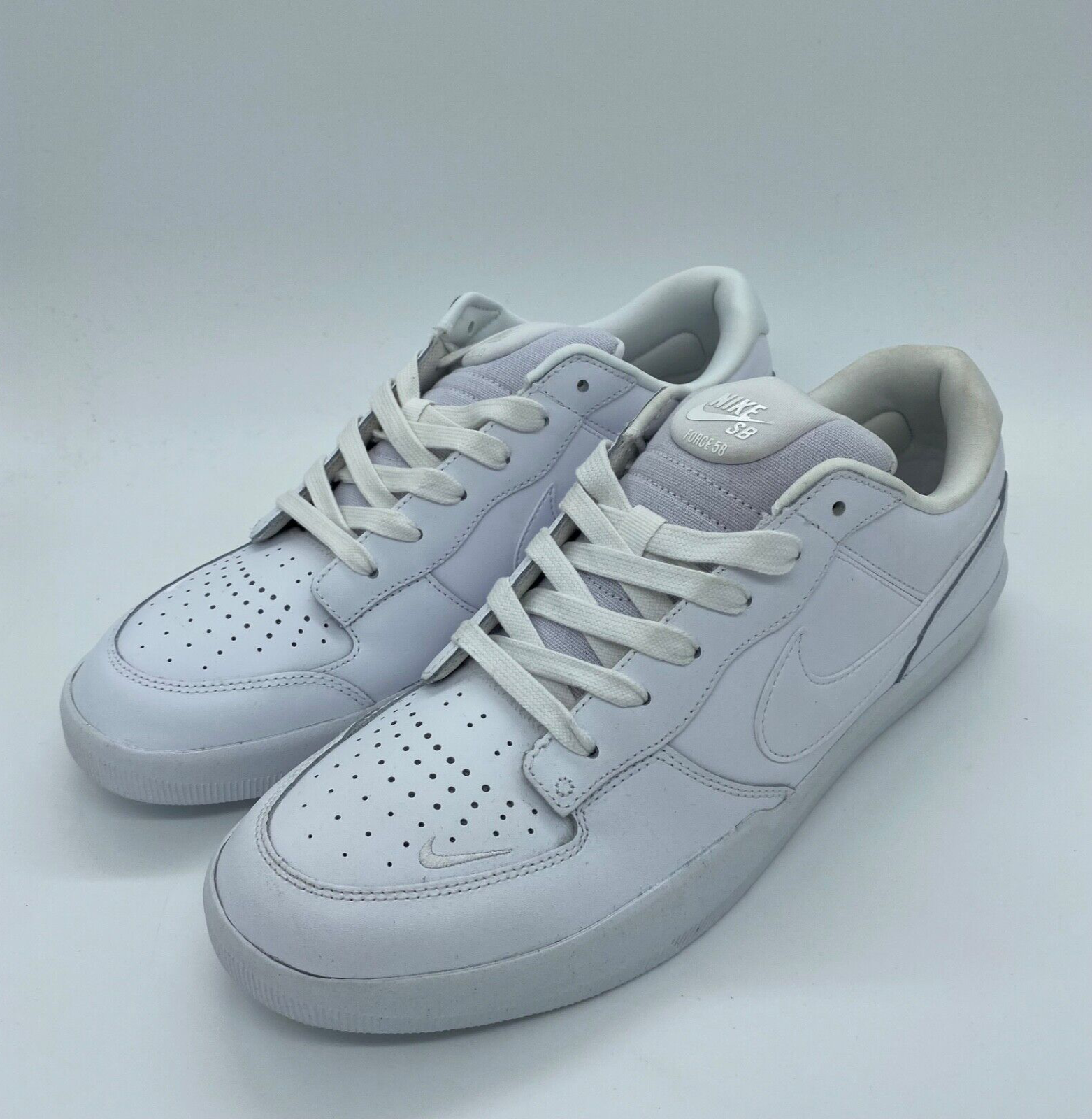 white nike skate shoe