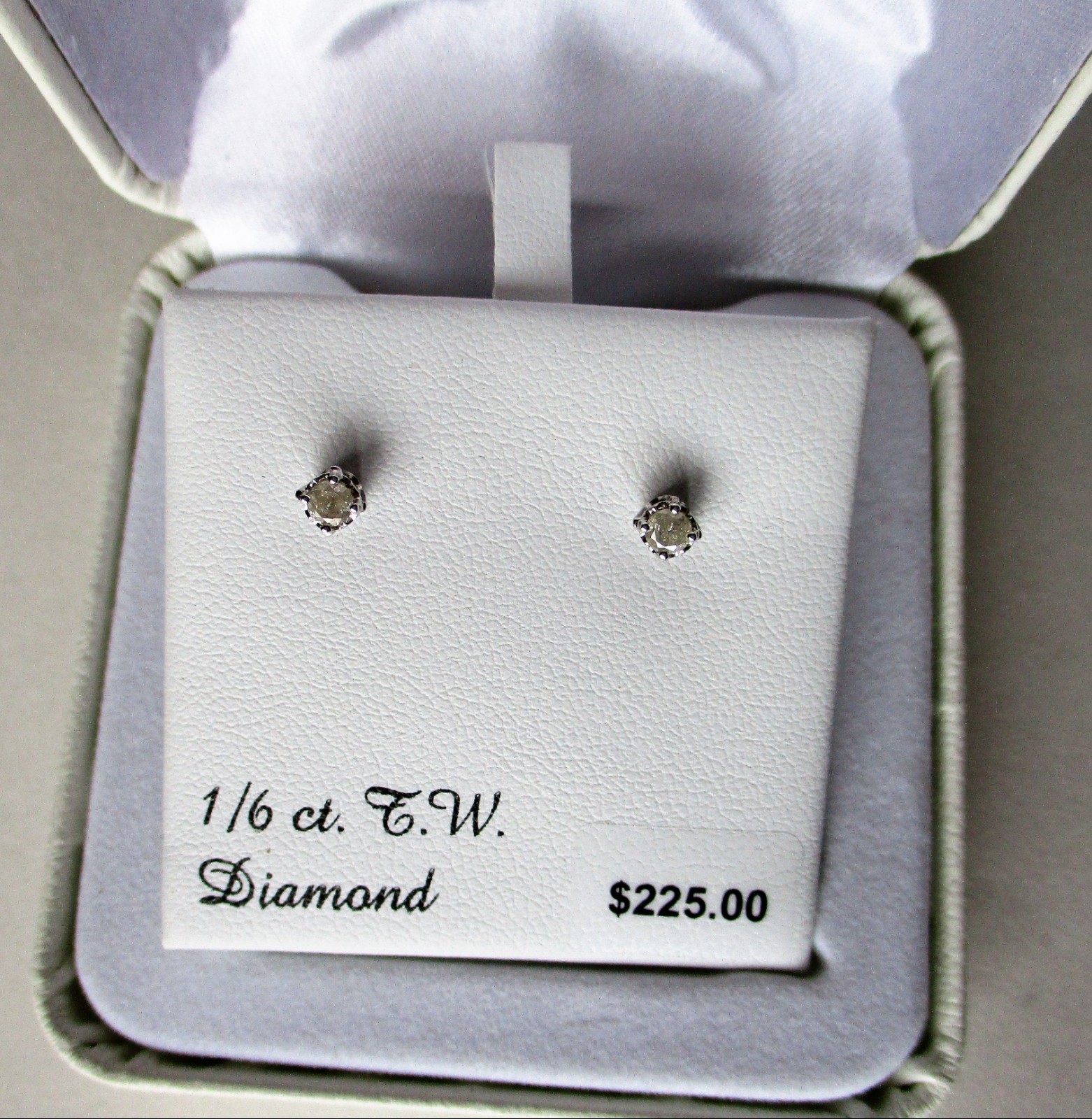 10 K White Gold 1/6 ct.T.W. Diamond Stud Earrings
