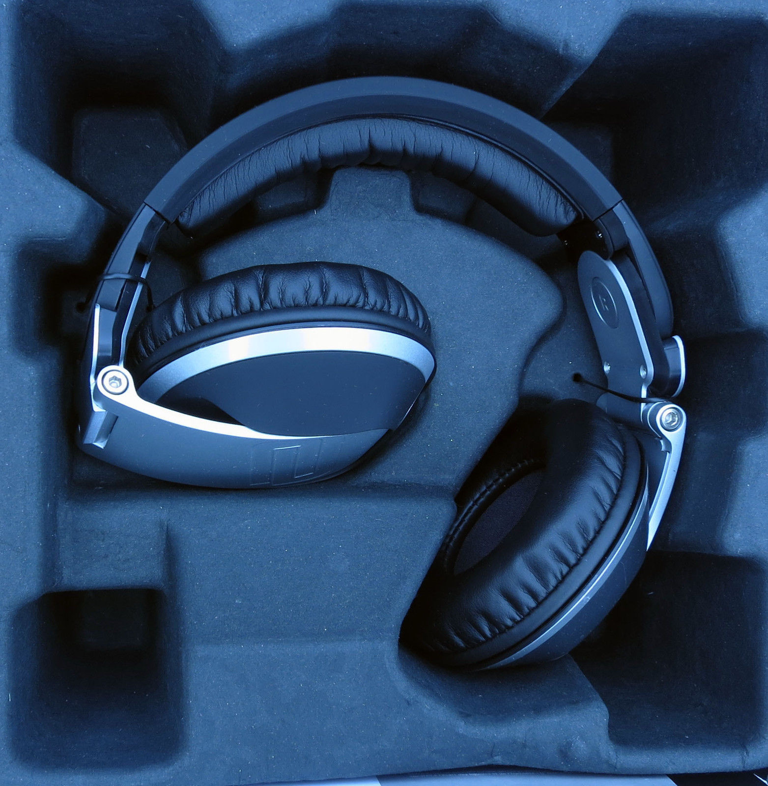 Reloop DJ & Monitoring Headphones