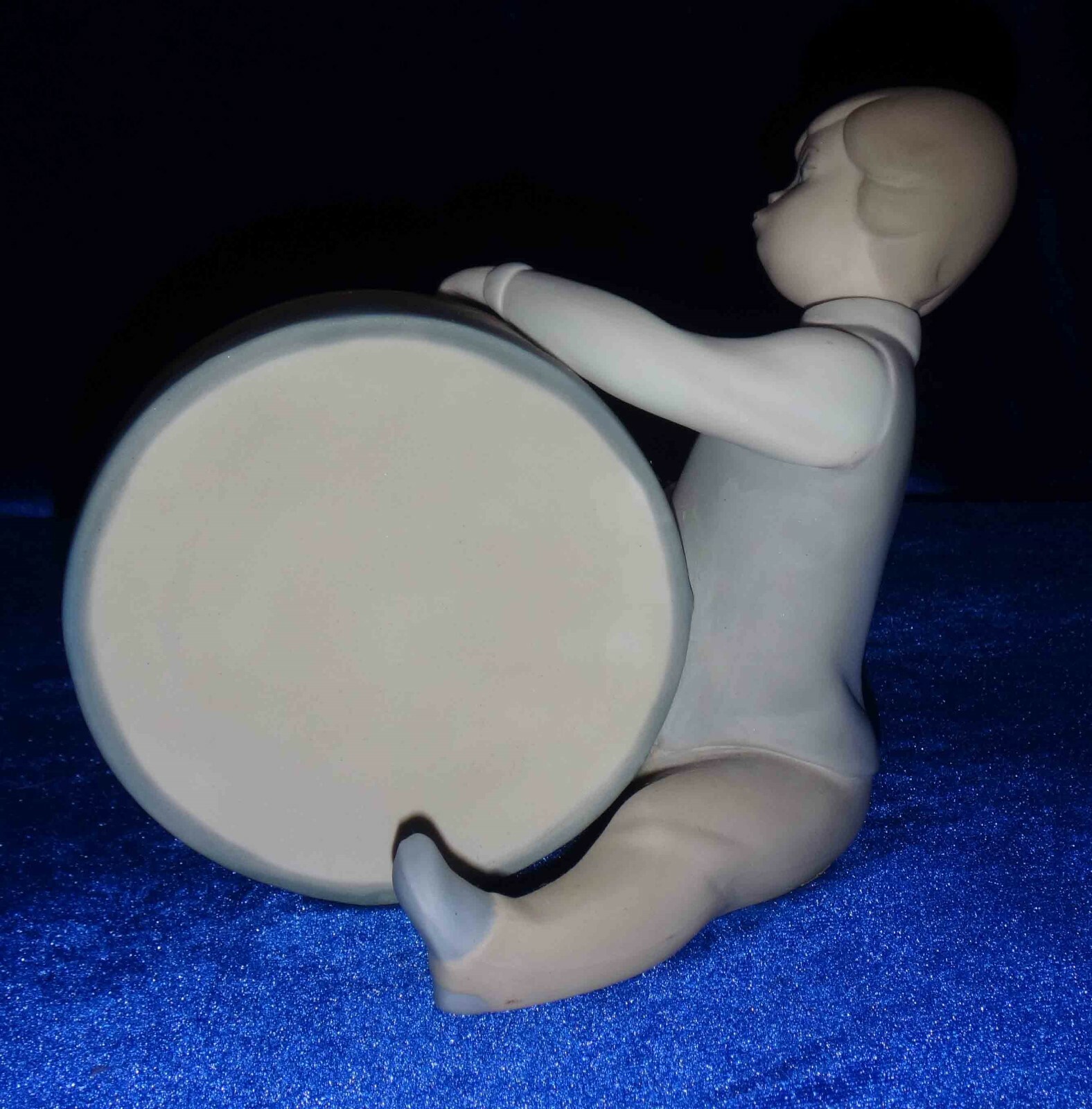 Lladro 4616 Boy Playing Drum - matte - Retired