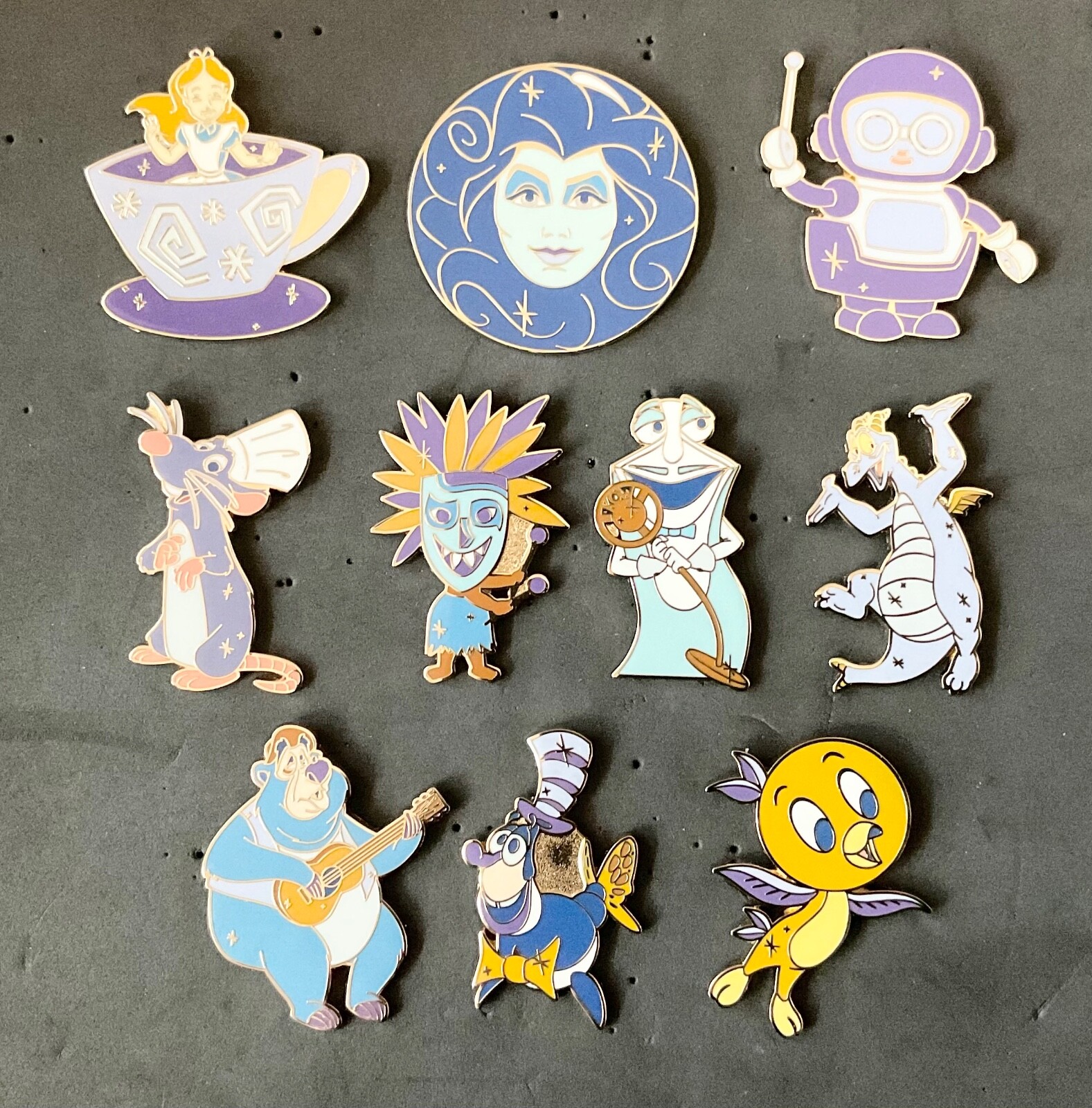 ディズニー　ピンバッジ　まとめ売り　Disney pin 2025】ディズニーランド&シーで買えるピンバッジ70種類