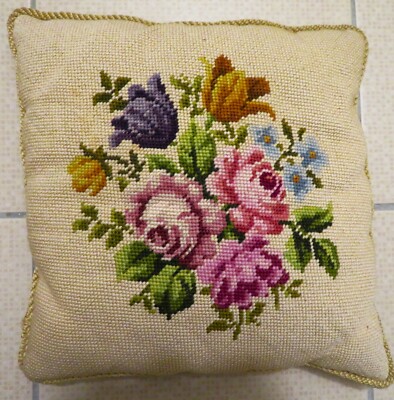 TAPISSERIE DESSUS COUSSIN "dans le goût du XIXème" FLEURS épanouies point compté