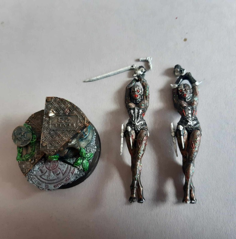 Warhammer 40k Inquisitor 54mm  Severina And Sevora Damaged