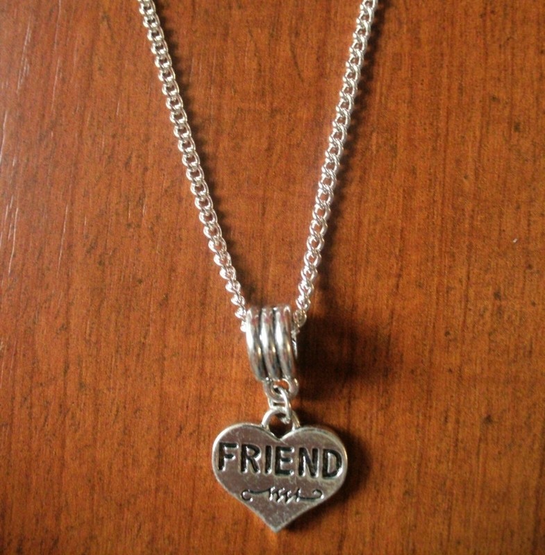 Collier Chaine ArgentÃ© 42 Cm Avec Pendentif Coeur Friend 17x18 Mm